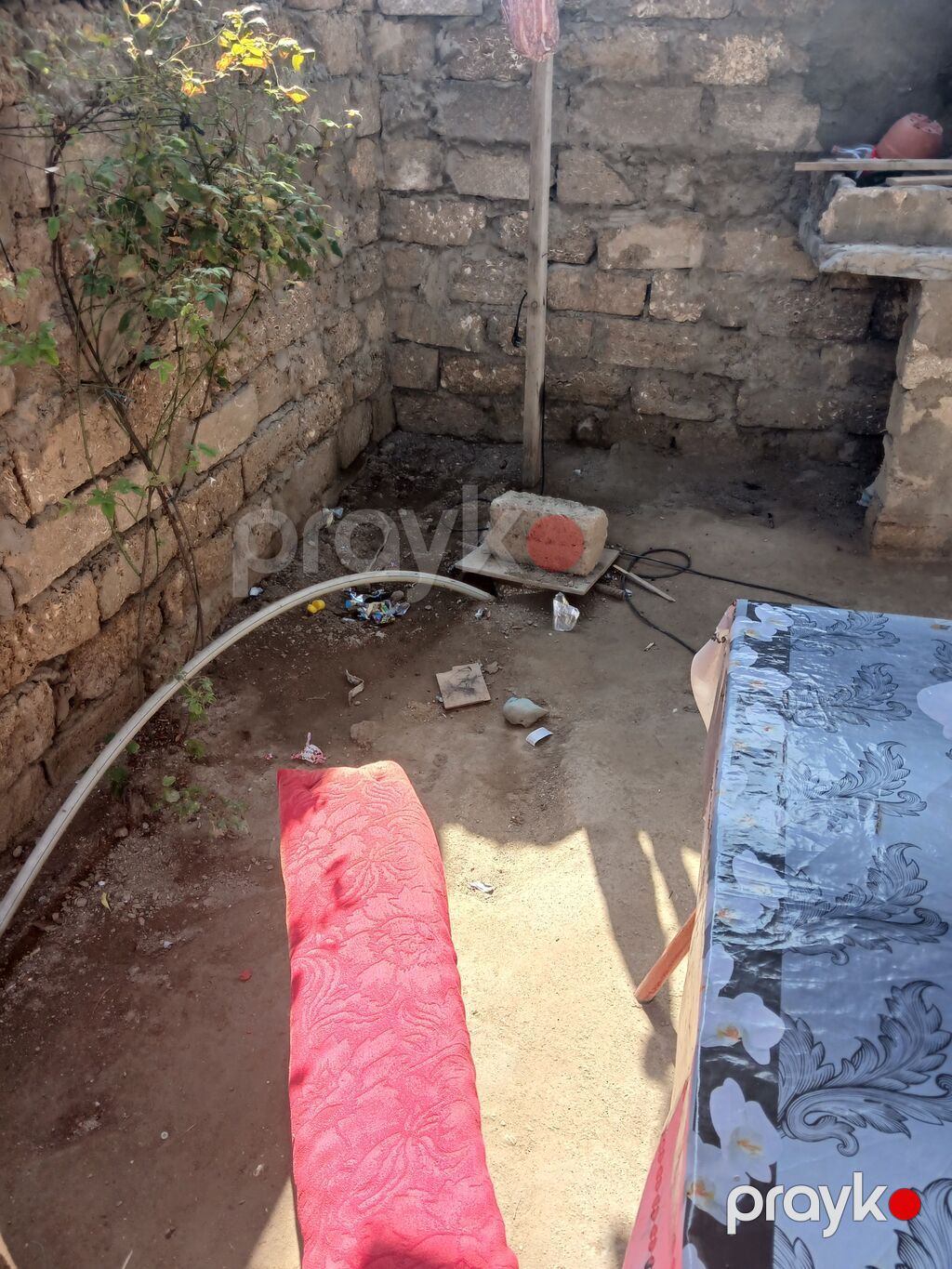 Həyətyanı sahəli həyət evi 2. Təsvir: - Daş hasarla əhatələnmiş — Ev, villa, Digah (3)