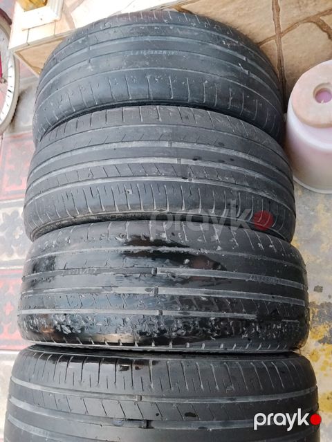 4 ədəd avtomobil şini - Ölçü: 215/55 ZR17 - Modellərdən birində yan — Masazır