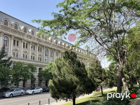 Satılır 3 otaqlı köhnə tikili 110 m² — Bakı