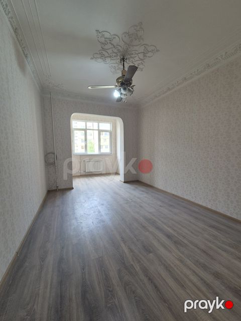Satılır 2 otaqlı köhnə tikili 65 m² — Bakı