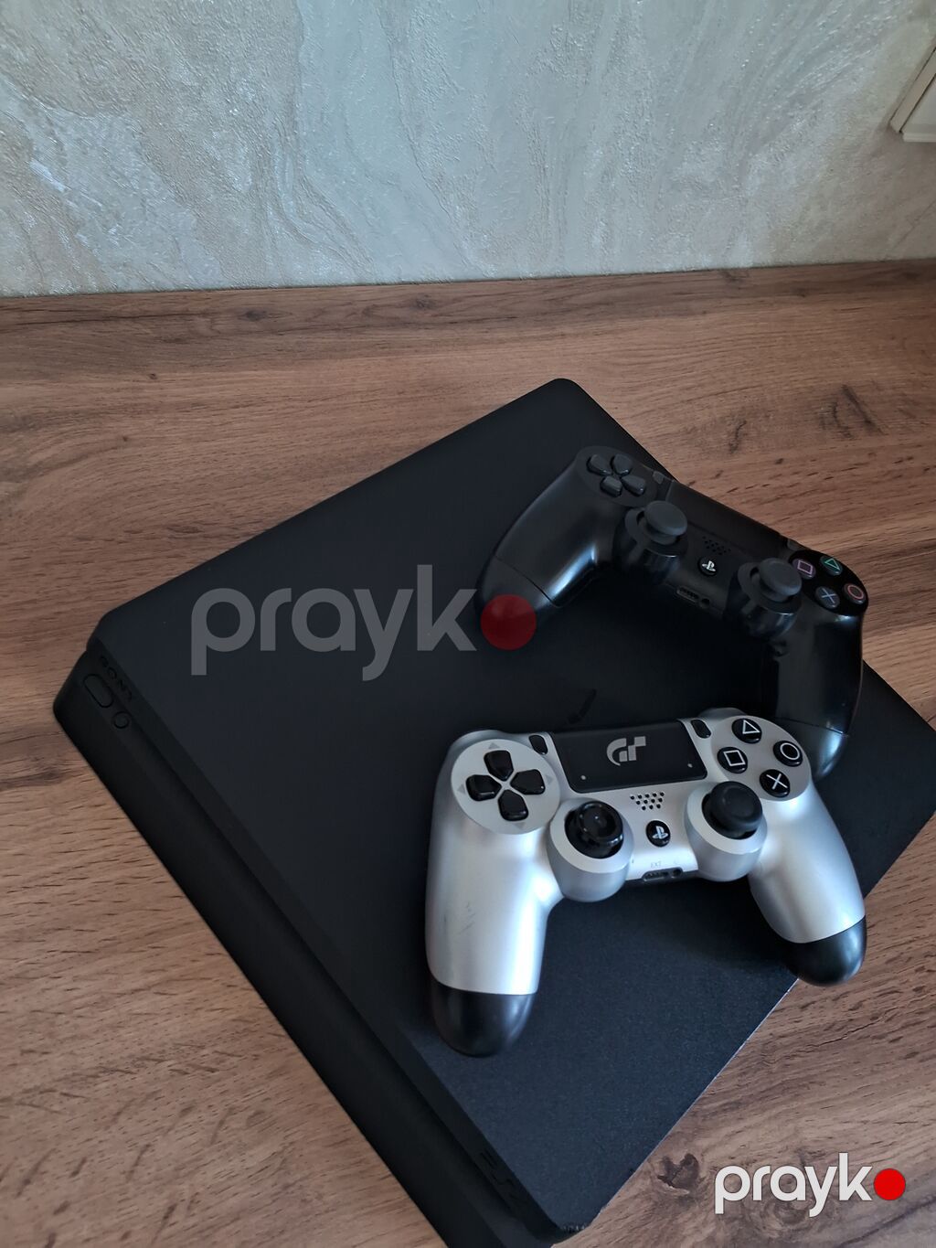 Sony PlayStation 4 Slim konsolu + 2 ədəd DualShock 4 pultu — Oyun konsolları, Bakı (2)