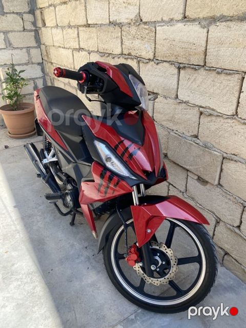Sport üslubunda şəhər motosikleti/skuter - Rəng: qırmızı-qara — Sabirabad