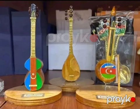Məhsul: Azərbaycan musiqi alətlərinin miniatür suvenirləri Təsvir — Bakı