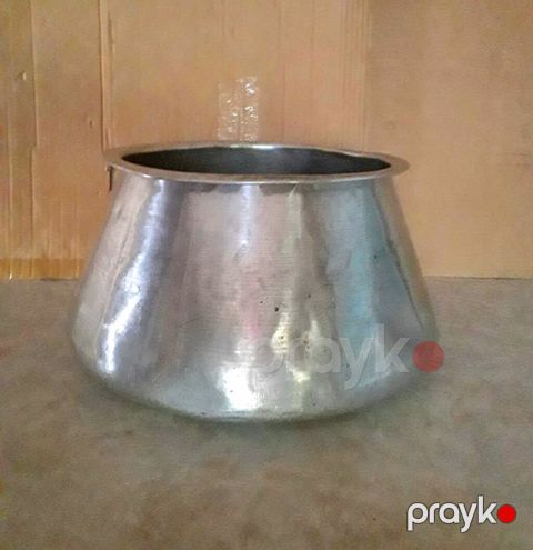 Qazan satılır. Ssri. 6litrə. Hündürlük-14sm. Diametri-30 sm.Alüminiy — Bakı
