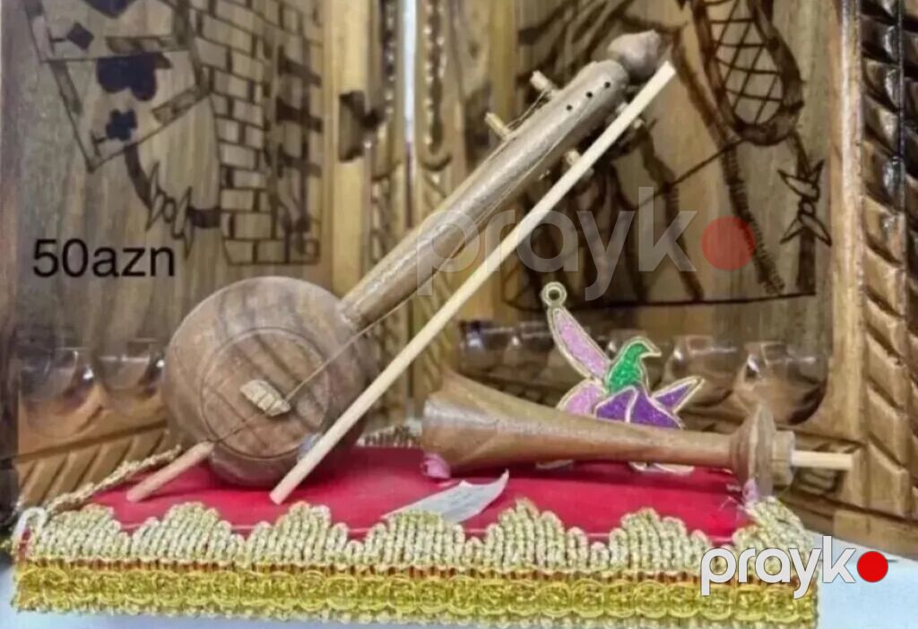 Məhsul: Azərbaycan musiqi alətlərinin miniatür suvenirləri Təsvir — Gitarlar və digər simli alətlər, Bakı (3)