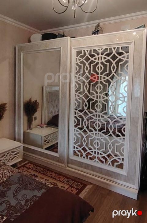Dolab satilir. Qiymet 190 azn .Ölcu: Hun:2.40,eni: 1.05,derin: 60 — Bakı