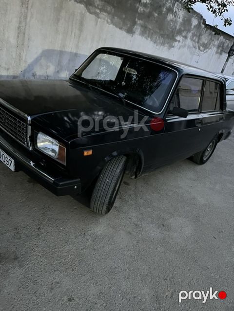 VAZ Lada 2107, qara rəng, sedan kuzov. Klassik dizaynlı xarici — Bakı