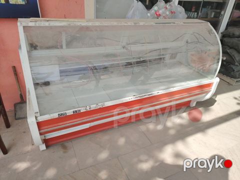 Soyuduculu vitrin – mağaza/kafe üçün - Tip: ön şüşəli, qabarıq — Digah