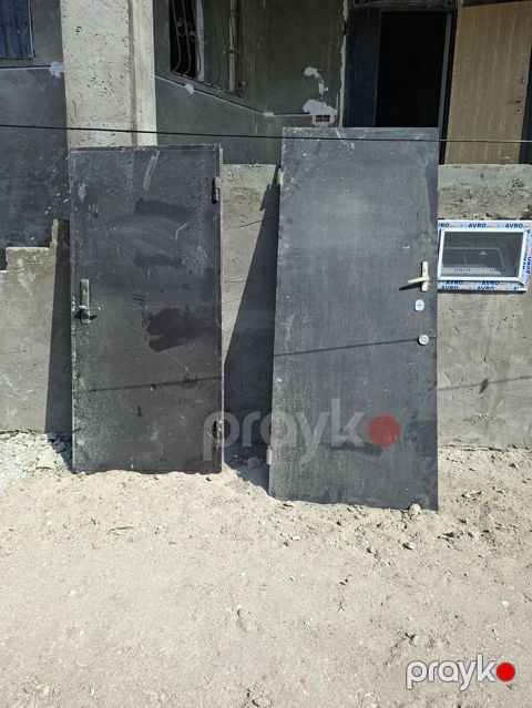 Metal qapılar – 2 ədəd - Material: polad/metal təbəqə - Rəng: tünd — Bakı
