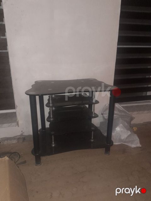 Şüşə rəfli Tv/av stend - Material: qara temperli şüşə rəflər, metal — Digah