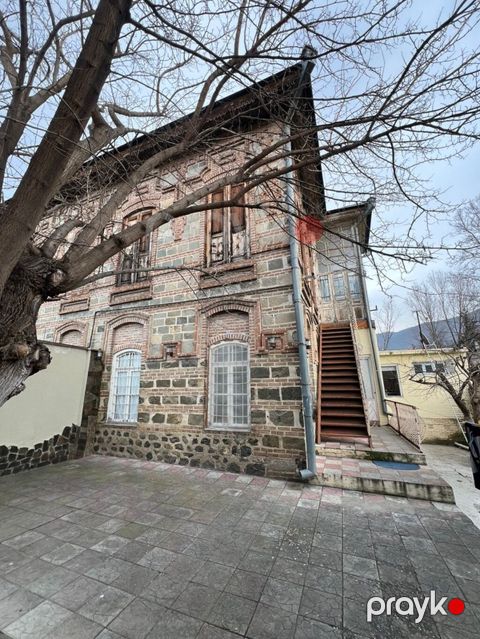 5 otaqlı, 110 kv. m, Orta təmir — Şəki