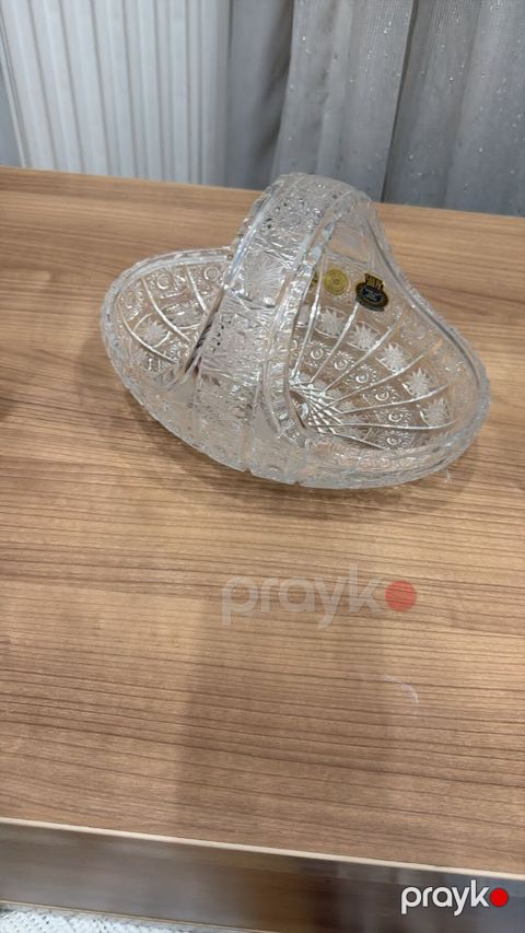 Kəpənək formalı şüşə/kristal səbət qab Material: qalın şüşə – kəsim — Bakı