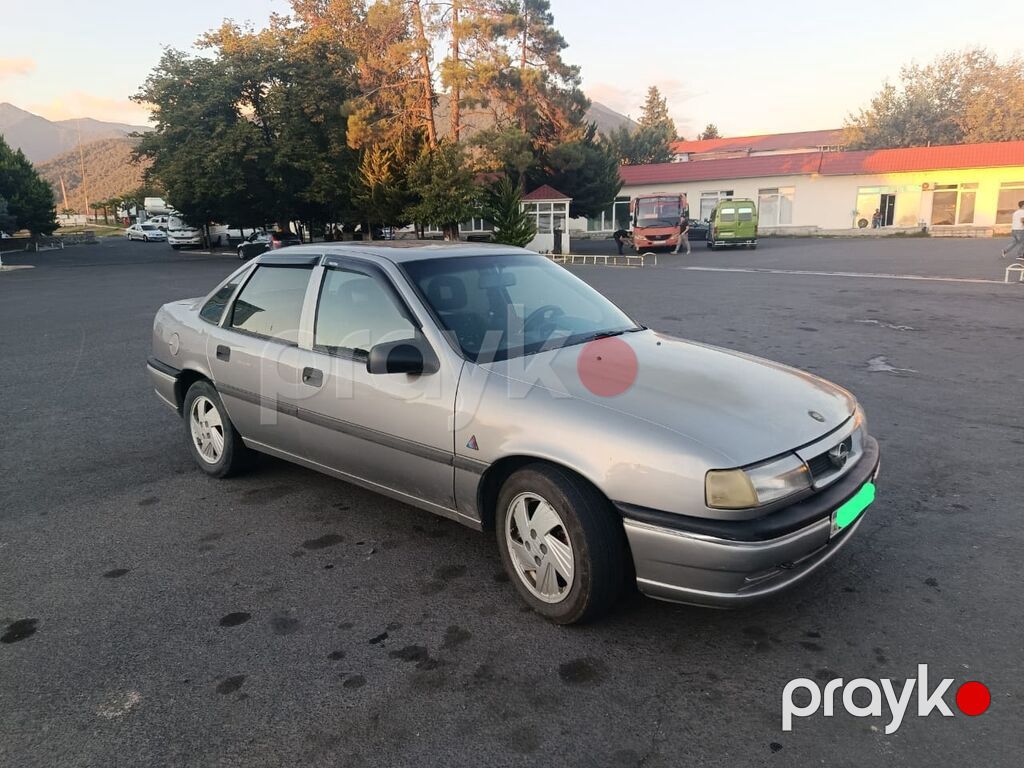 Opel Vectra: 1.8 l 1994 il Sedan — Avtomobillər, Qax (3)