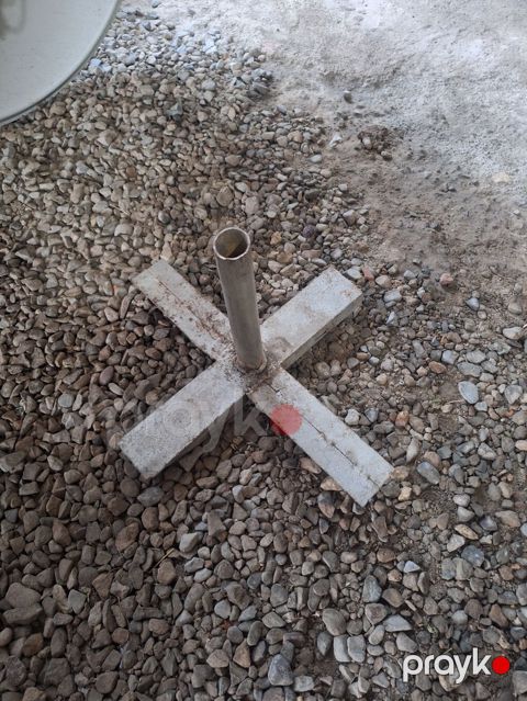 Metall borulu dayaqlı, betonla gücləndirilmiş çarpaz baza — günəş — Gəncə