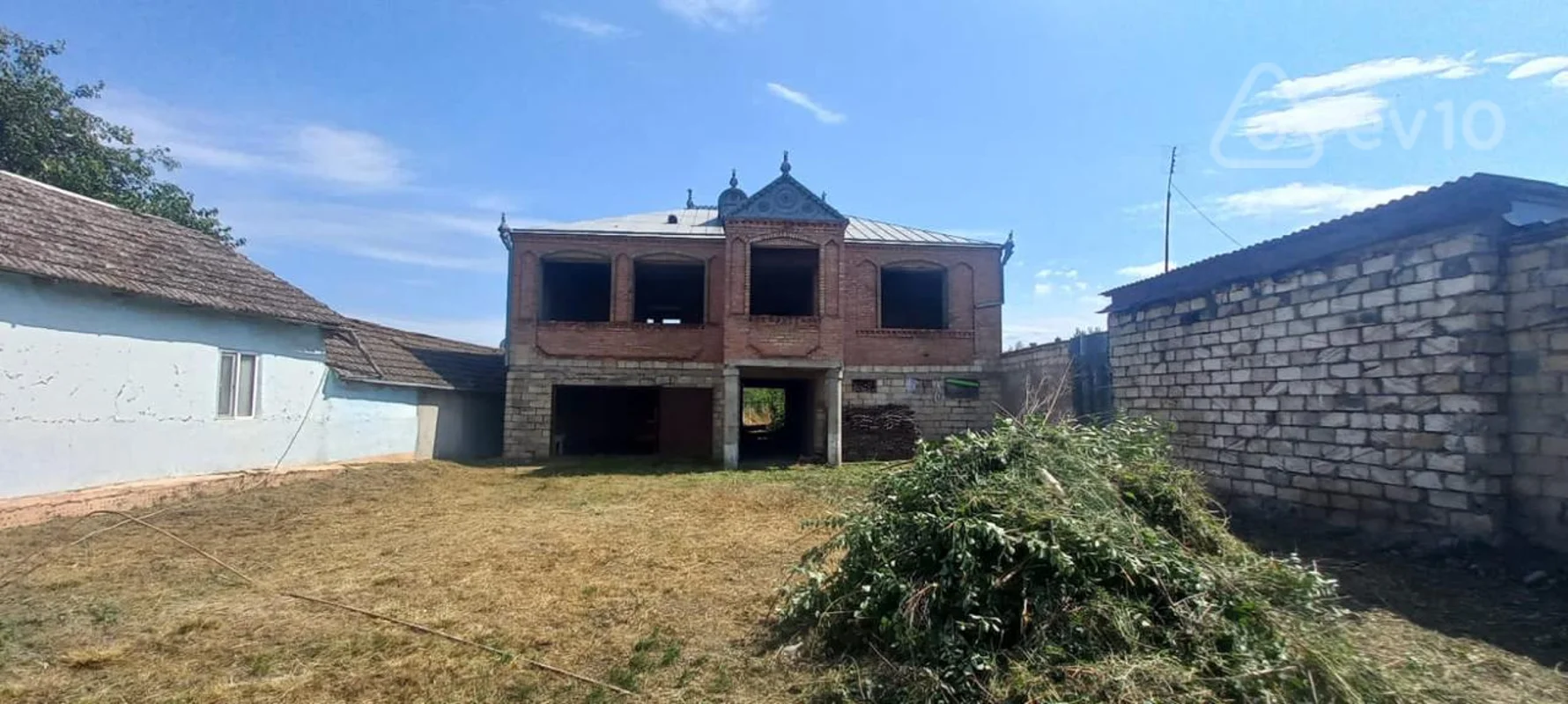 Torpaq sahəsi, 20 sot, Olimpiya kompileksindən aşağda yerləşir Bakı Quba yolu — Quba