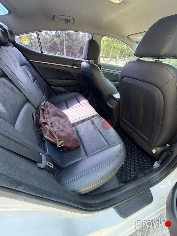 Hyundai Avante, 1.6 L, 2017 il, 164 550 km — Avtomobillər, Bakı (8)
