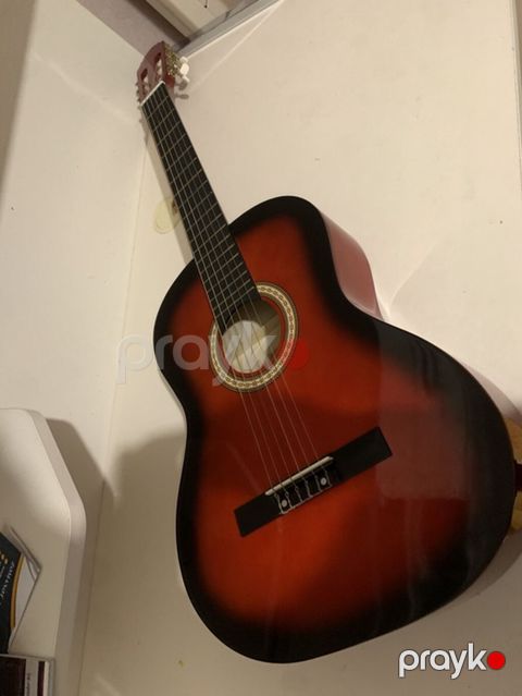 Klassik akustik gitara – hec bir problemi yoxdu pul lazim di — Bakı