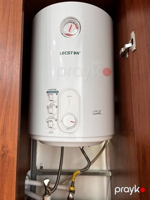 Lecston su qızdırıcısı – 50 litr Xüsusiyyətlər: - Şaquli tip elektrik — Bakı