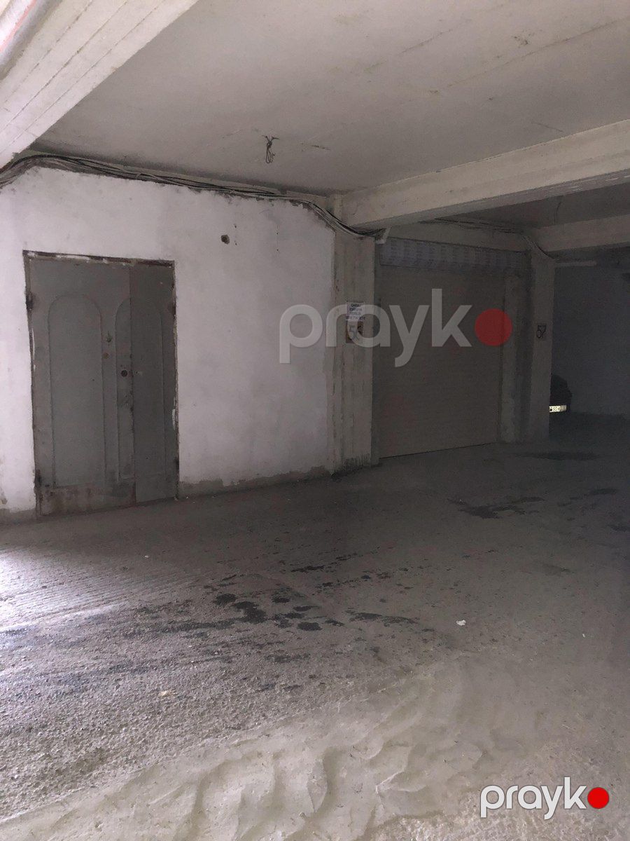 Qaraj icarəyə verilir, Xalqlar Dostluğu m — Garaj, Bakı (3)