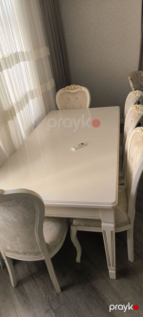 Masa dəsti 770₼. 8 oturacaqlıdır. Açılır. Çox keyfiyyətlidir. Ünvan — Bakı