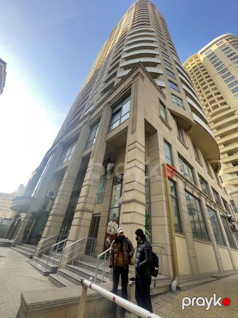 Satılır 3 otaqlı yeni tikili 175 m² — Bakı