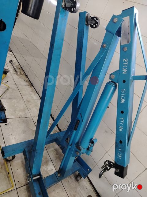 Motor çıxaran kran — Bakı