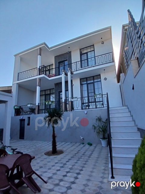 Satılır 5 otaqlı həyət evi/bağ evi 200 m² — Bakı