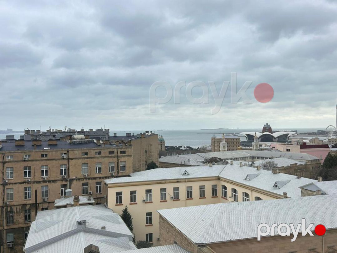 Satılır 5 otaqlı köhnə tikili 200 m² — Mənzil, Bakı (11)