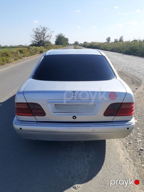 Mercedes-Benz E-Class: 2.3 l 1997 il Sedan — Yevlax