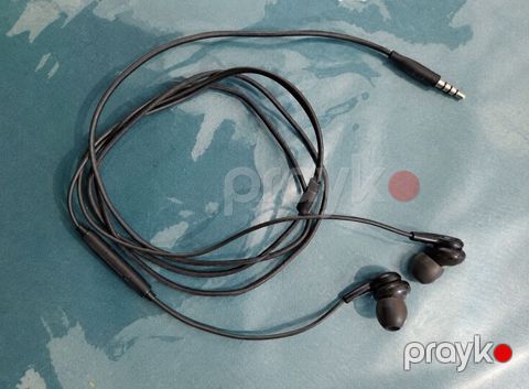 Məhsul: Simli qulaqlıq (in-ear)AKG Xüsusiyyətlər: - 3.5 mm AUX (Trrs) — Bakı