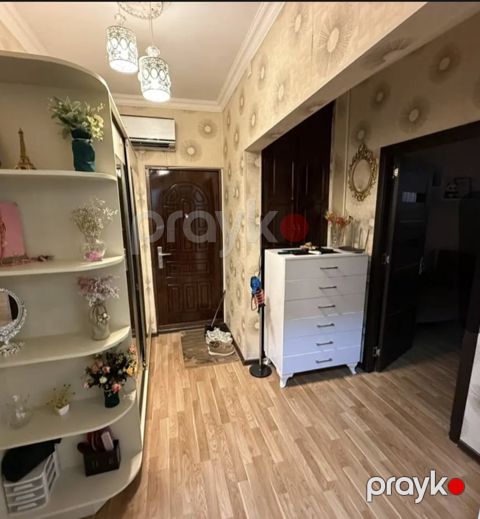 Satılır 3 otaqlı köhnə tikili 75 m² — Bakı