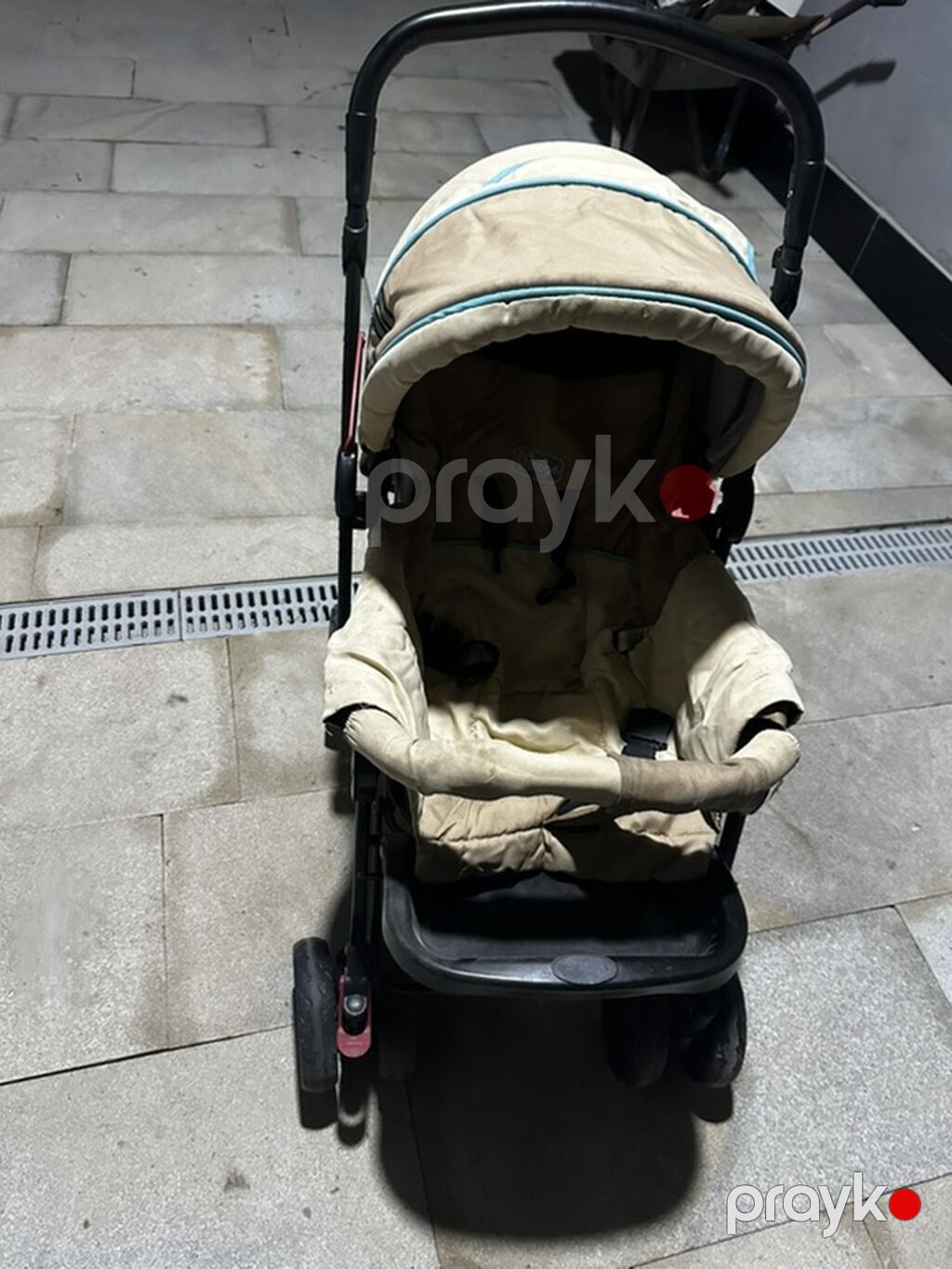 Uşaq arabası – bej rəngli, qara şassi ilə Xüsusiyyətlər: - Qapaqlı — Arabalalar, Bakı (3)