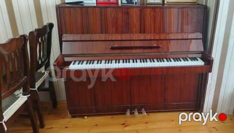 Upright pianino - Korpus: klassik şaquli model, parlaq qəhvəyi/maun — Sumqayıt