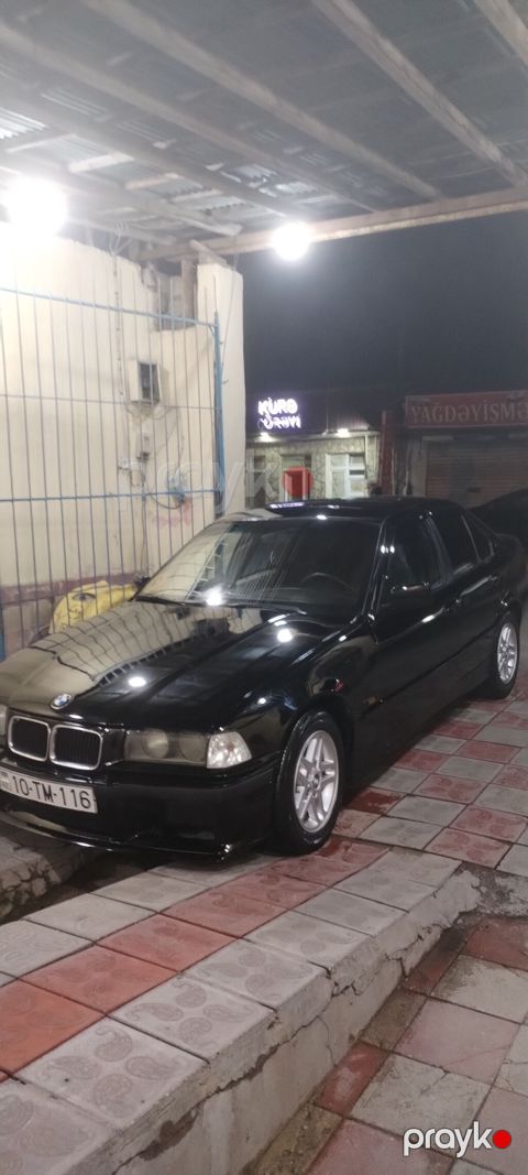 BMW 3 series: 2 l 1996 il Sedan — Digah