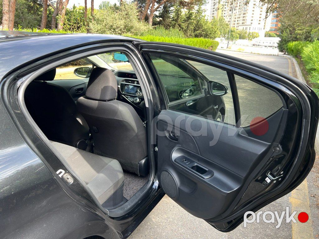Toyota Aqua, 1.5 L, 0.9 kWh, 2017 il, 141 400 km — Avtomobillər, Bakı (9)