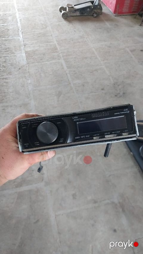 Pioneer DEH-7150/1B avtomobil maqnitofonu - Ön panel: USB giriş — Hacıqabul