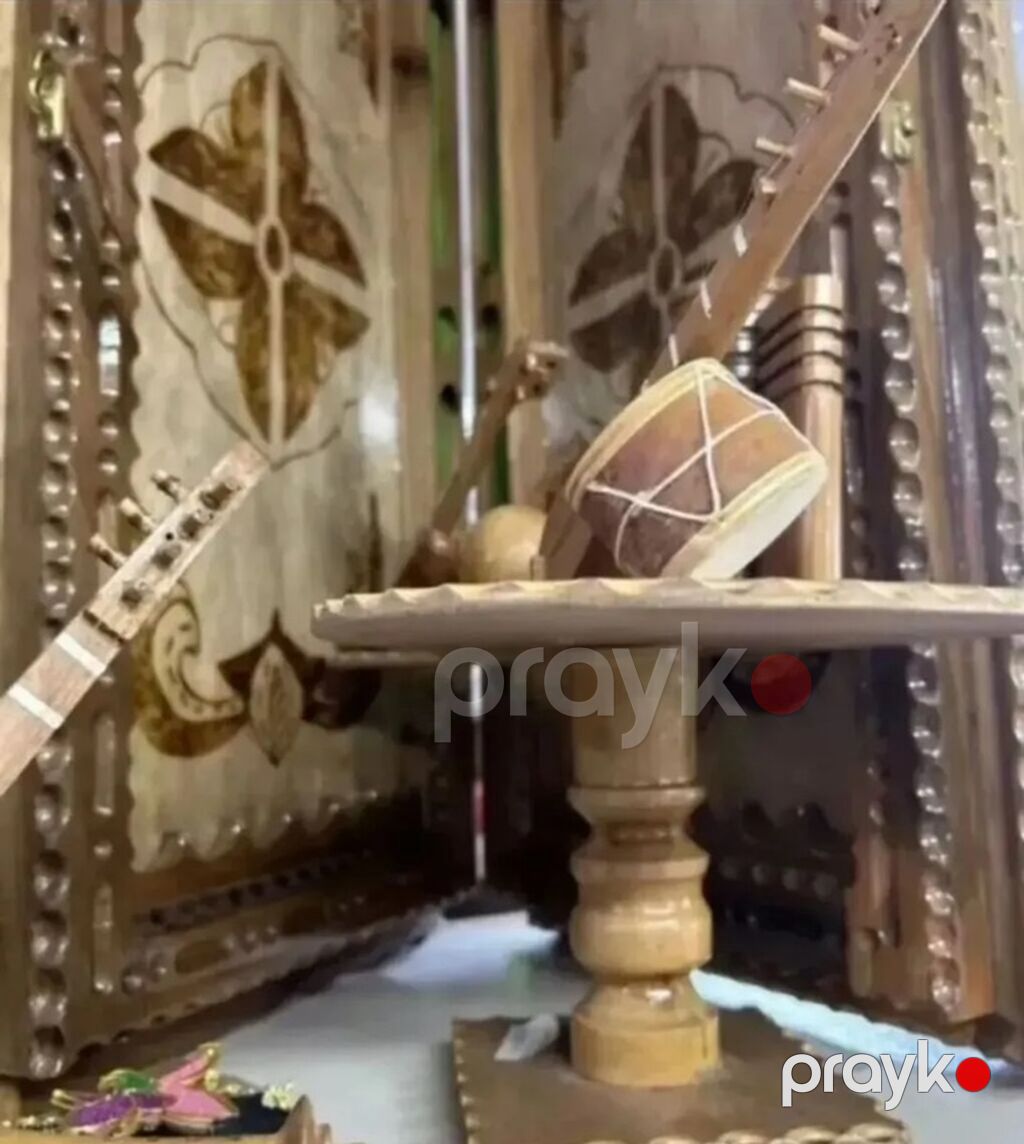 Məhsul: Azərbaycan musiqi alətlərinin miniatür suvenirləri Təsvir — Gitarlar və digər simli alətlər, Bakı (5)