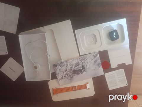 Apple Watch Ultra (49 mm) – komplekt - Korpus: titan, böyük 49 mm — Gəncə