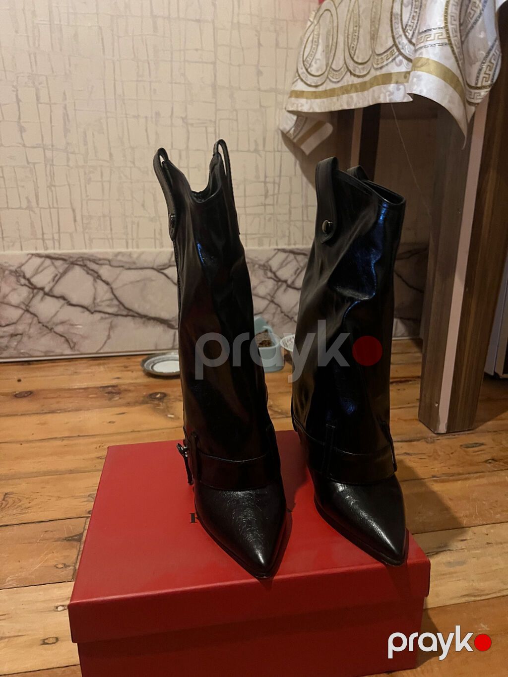 38 razmer 1 dəfə geyinilib 140 a alınıb 70 azn satılır ciddi alıcıya — Avam, Bakı (2)