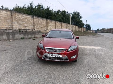 Ford Mondeo liftback, qırmızı rəng. - Kuzov: 5 qapılı liftback — Qusar
