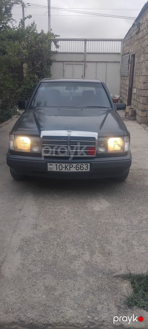 Mercedes-Benz E 300: 2 l 1988 il Sedan — Bakı