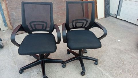 Ofis kresloları – mesh arxa dayaq və yumşaq oturacaqla — Office furniture