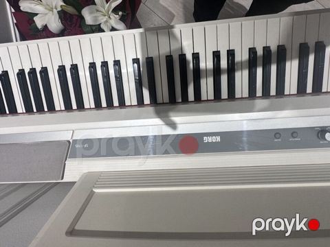 Korg SP-170S rəng: ağ (kompakt rəqəmsal piano) Xüsusiyyətlər: - 88 — Bakı