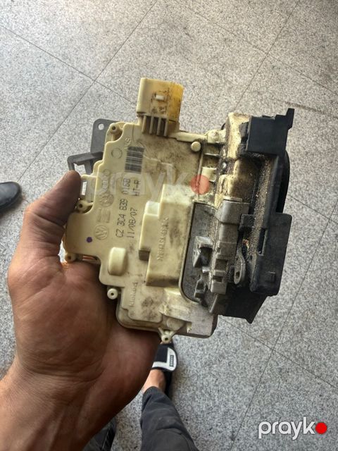 Volkswagen Passat B6 arxa sağ qapı kilidi — Bakı