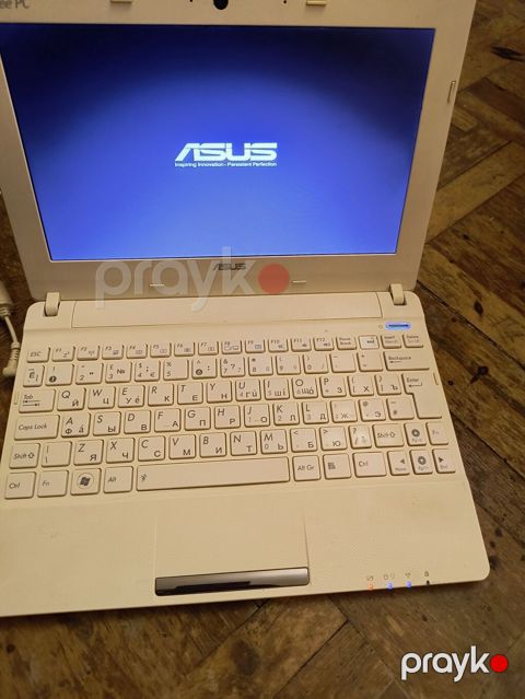ASUS Eee PC ağ rəngli netbuk - Model: ASUS Eee PC (ağ korpus, kompakt — Sanqaçal