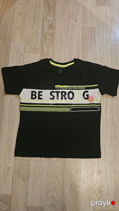 Her biri 3 man - T-shirt: qara rəngdə, ön hissədə “BE Strong” yazılı — Bakı