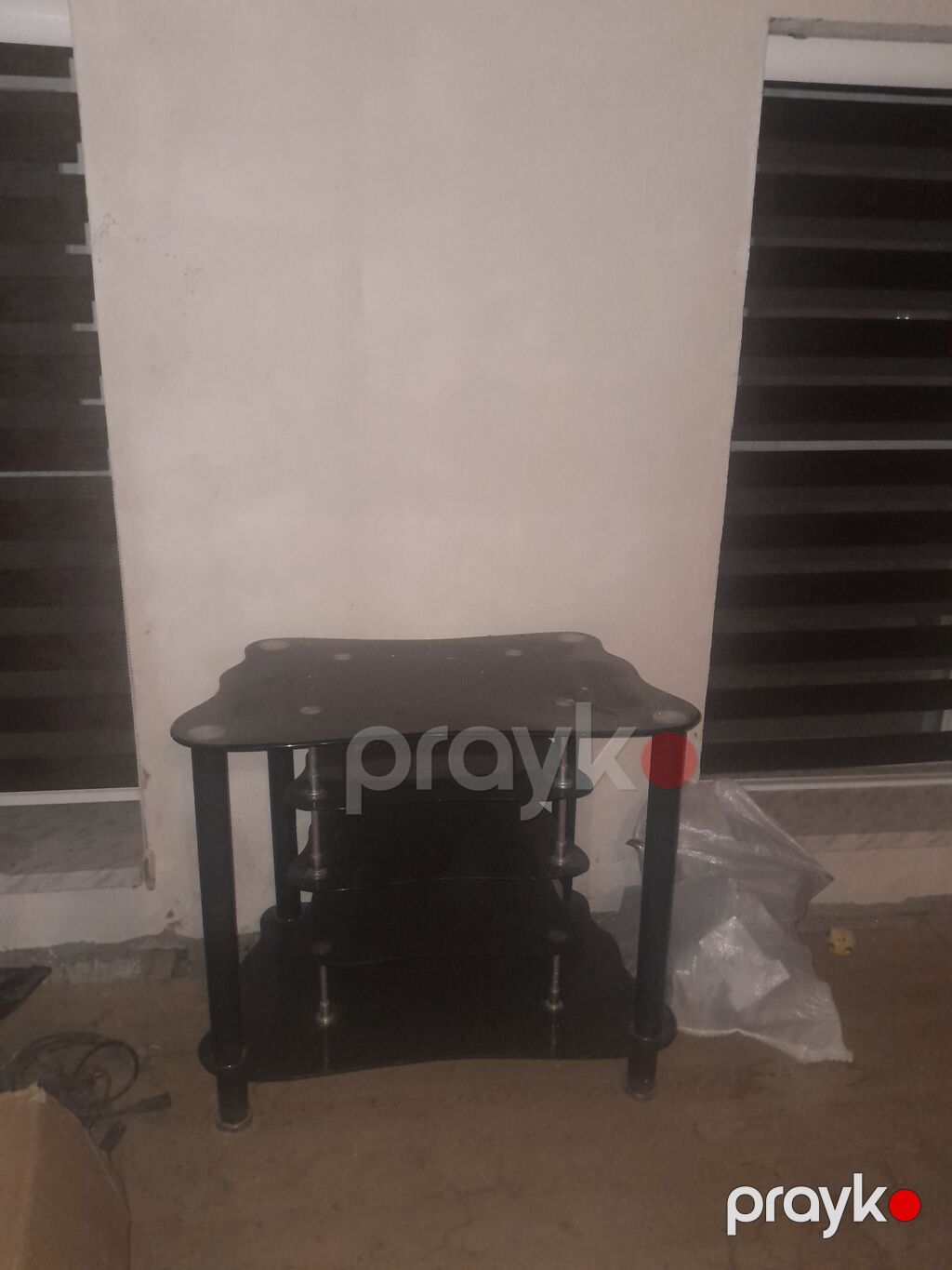 Şüşə rəfli Tv/av stend - Material: qara temperli şüşə rəflər, metal — Televizor altlıqları və standlar, Digah (2)