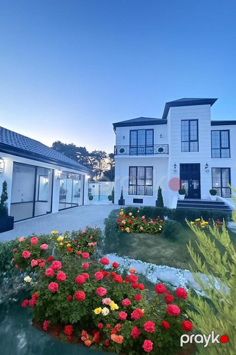 Satılır 5 otaqlı həyət evi/bağ evi 350 m² — Bakı