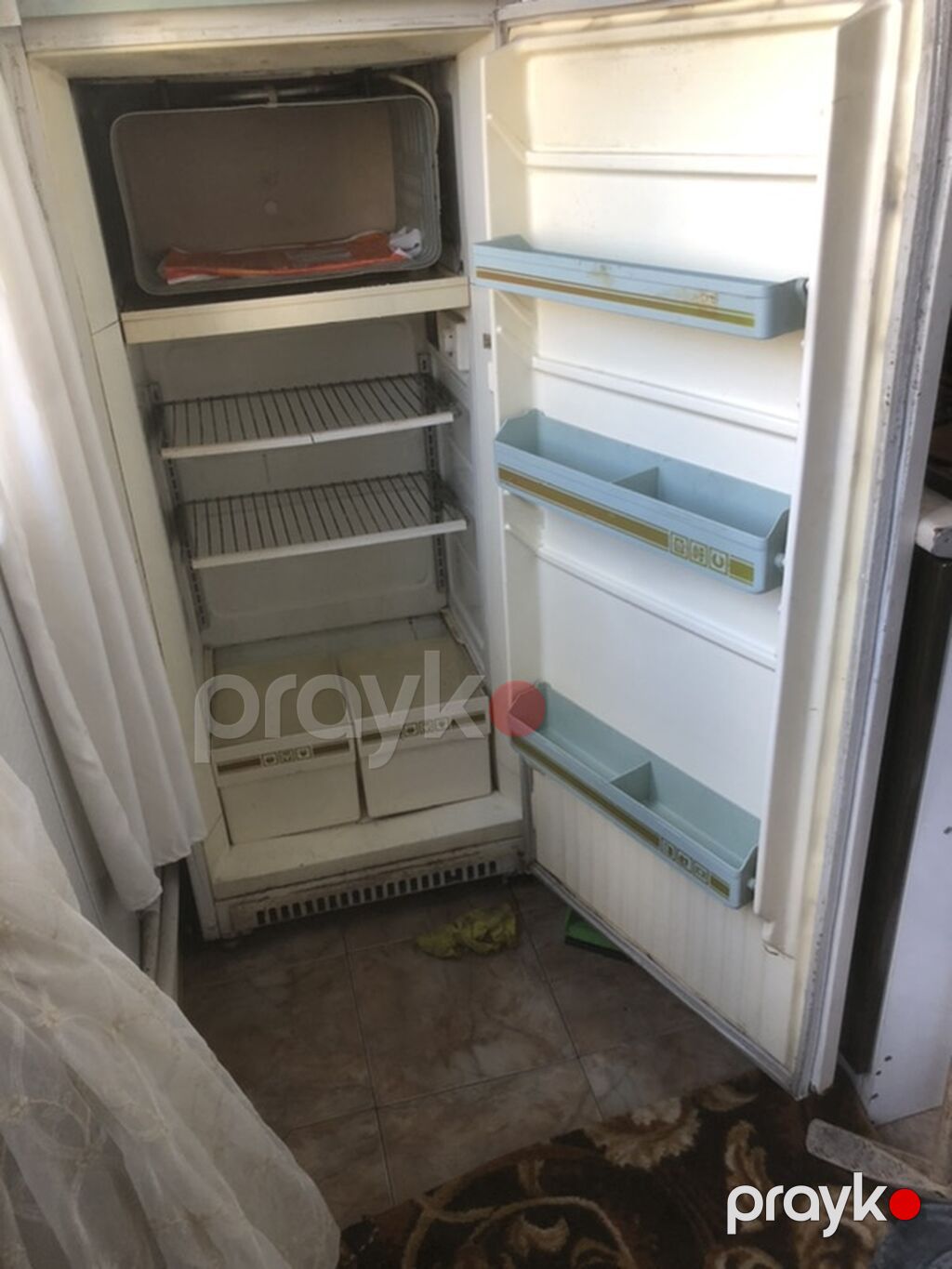 Bir kameralı soyuducu (aşağıda soyutma bölməsi, yuxarıda dondurucu) — Soyuducular, Bakı (4)