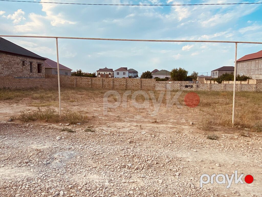 Fatmayide Rahat marketin arxasinda milyonerler mehlesinde yerlesir.6 — Torpaq, Bakı (2)